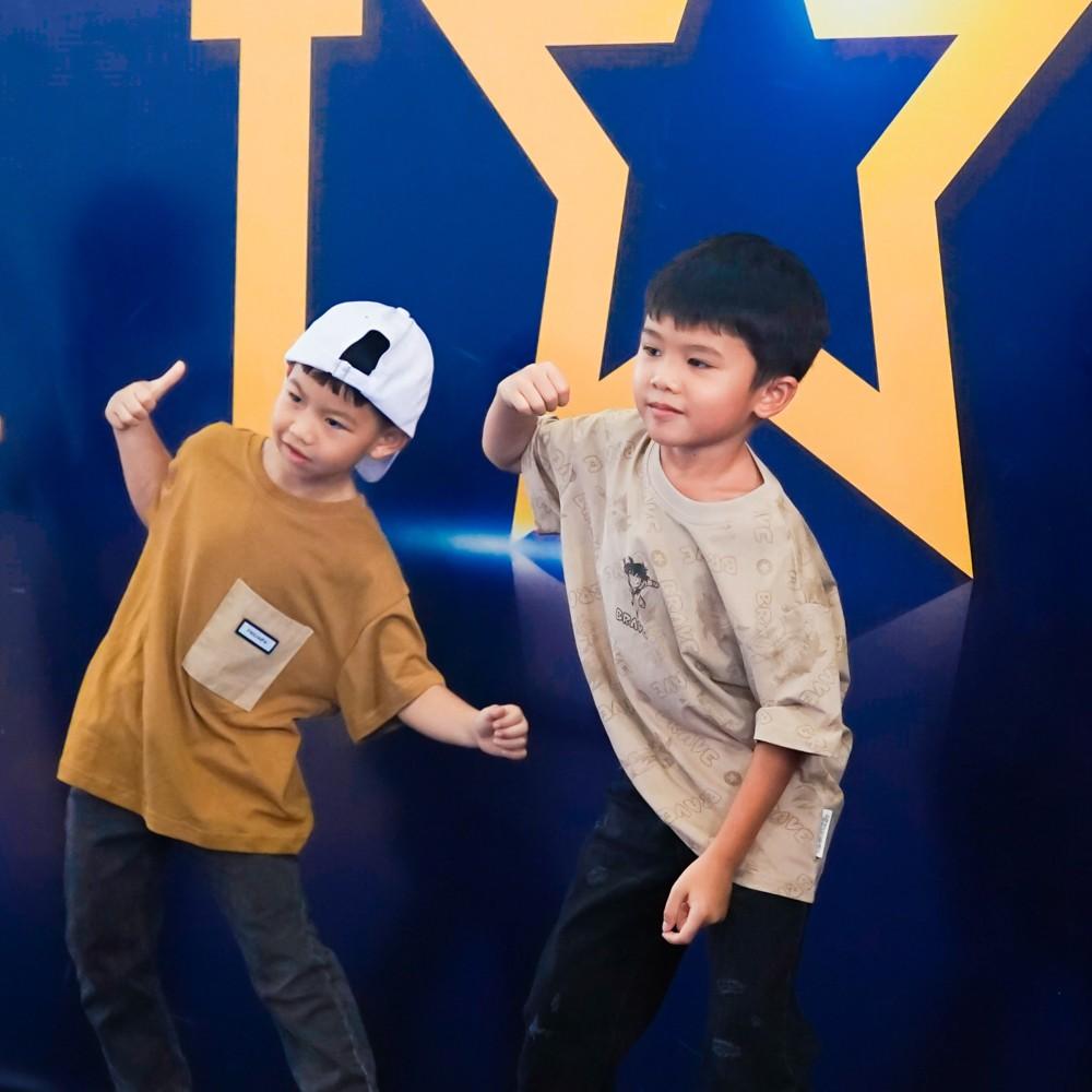 Two students show off their dance moves in front of the audience.